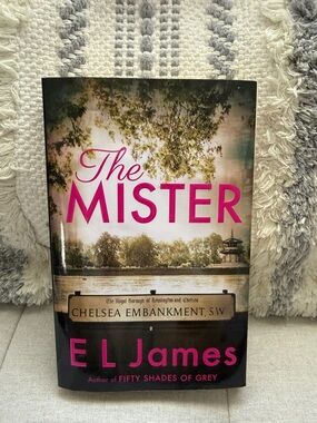 The Mister by E L James - Pink & Cream Cover